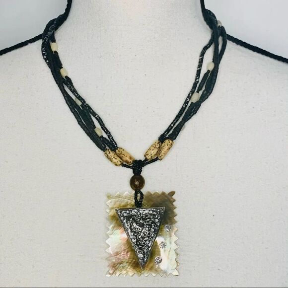 Shell Necklace and Earrings Set NWOT - Picture 2 of 14